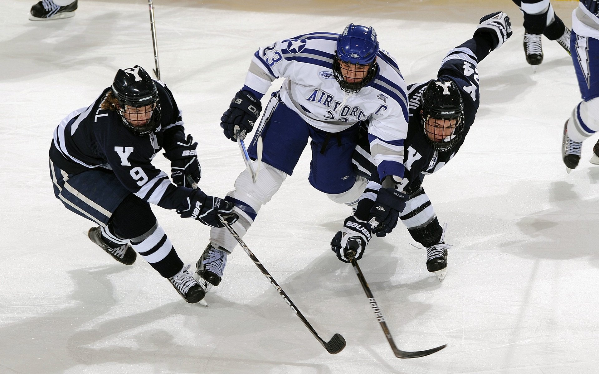 西亚卡姆赛事官方发布高光表现新规，曼联争议不断！